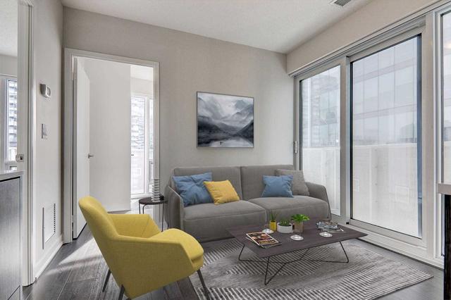 3010 - 100 Harbour St, Condo with 3 bedrooms, 2 bathrooms and 1 parking in Toronto ON | Image 2
