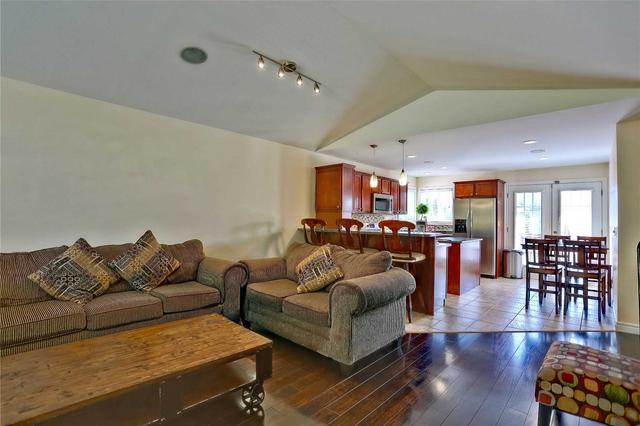 4198 Zurich Ave, House detached with 2 bedrooms, 2 bathrooms and 6 parking in Windsor ON | Image 5