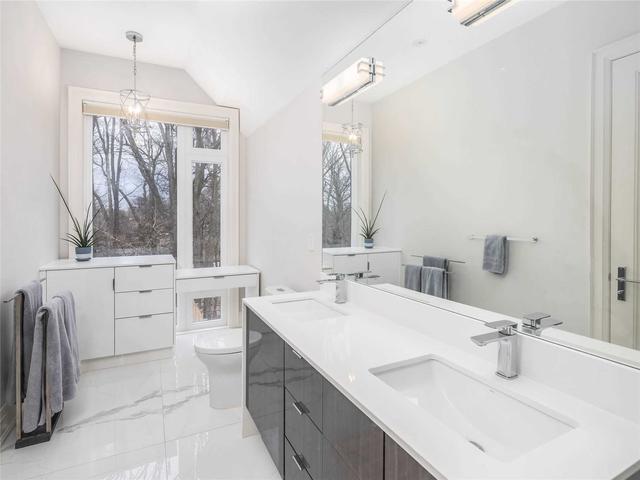 333 Sheldrake Blvd, House detached with 4 bedrooms, 5 bathrooms and 3 parking in Toronto ON | Image 11