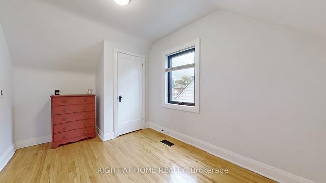 35 Lippincott St W, House detached with 3 bedrooms, 1 bathrooms and 5 parking in Toronto ON | Image 26