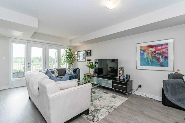 277 Law Dr, Townhouse with 2 bedrooms, 3 bathrooms and 2 parking in Guelph ON | Image 2