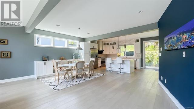 3894 Wilkinson Rd, House detached with 6 bedrooms, 5 bathrooms and 6 parking in Saanich BC | Image 6