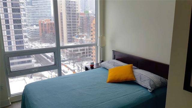 1009 - 30 Roehampton Ave, Condo with 1 bedrooms, 1 bathrooms and 1 parking in Toronto ON | Image 2