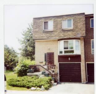 02 - 33 Dundalk Dr, Townhouse with 3 bedrooms, 2 bathrooms and null parking in Toronto ON | Image 1