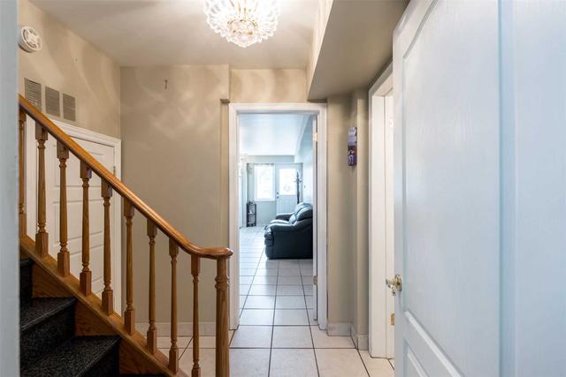 20 Newlin Cres, House semidetached with 3 bedrooms, 2 bathrooms and 2 parking in Toronto ON | Image 21