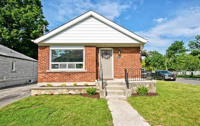 30 Herron Ave, House detached with 2 bedrooms, 1 bathrooms and 4 parking in Toronto ON | Image 1