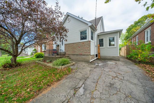 38 Ker St, House detached with 3 bedrooms, 1 bathrooms and 3 parking in St. Catharines ON | Image 1