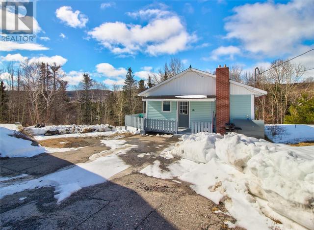 16 Cowan Place, House detached with 2 bedrooms, 1 bathrooms and null parking in Clarenville NL | Image 3
