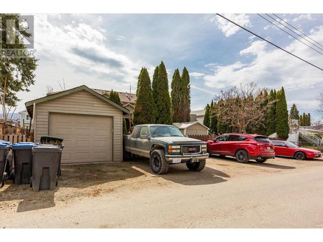 836 Patterson Avenue, House detached with 4 bedrooms, 2 bathrooms and 5 parking in Kelowna BC | Image 37