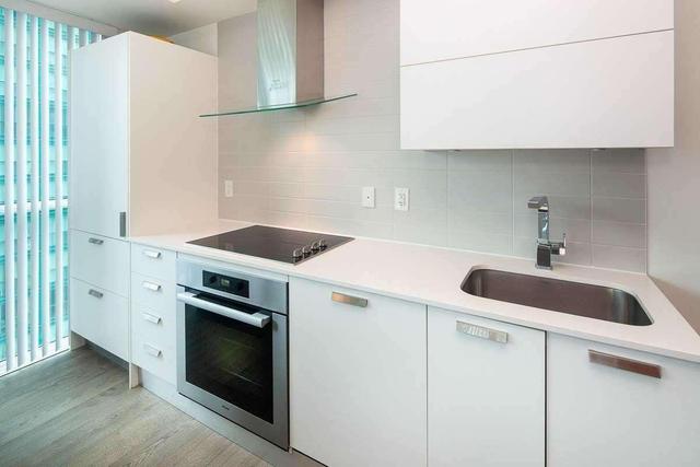 1408 - 11 Bogert Ave, Condo with 2 bedrooms, 2 bathrooms and 1 parking in Toronto ON | Image 3