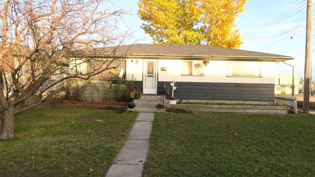 1726 44 Street Se, House detached with 3 bedrooms, 2 bathrooms and 4 parking in Calgary AB | Image 1