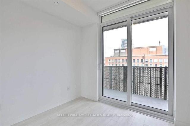 1611 - 8 Eglinton Ave E, Condo with 2 bedrooms, 2 bathrooms and 1 parking in Toronto ON | Image 5