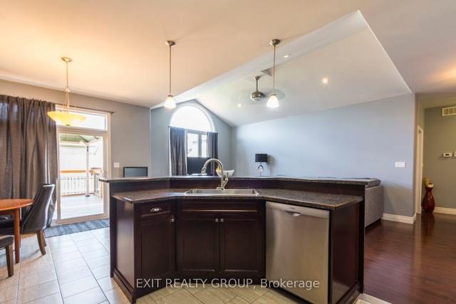24 Hampton Ridge Dr, House detached with 3 bedrooms, 3 bathrooms and 6 parking in Belleville ON | Image 5