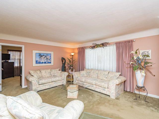 221 Lakeshore Rd, House detached with 3 bedrooms, 2 bathrooms and 6 parking in St. Catharines ON | Image 34