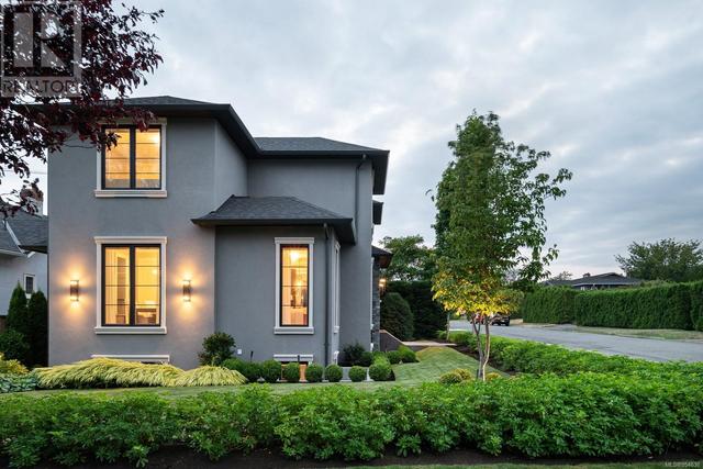 2685 Burdick Ave, House detached with 6 bedrooms, 6 bathrooms and 1 parking in Oak Bay BC | Image 58