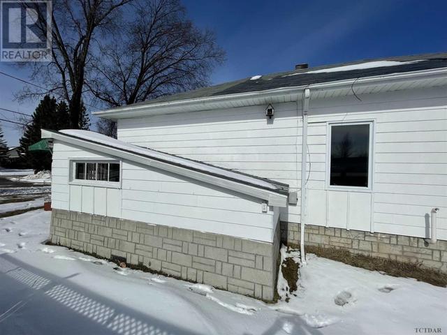 91 Fourth St N, House detached with 2 bedrooms, 2 bathrooms and null parking in Smooth Rock Falls ON | Image 40