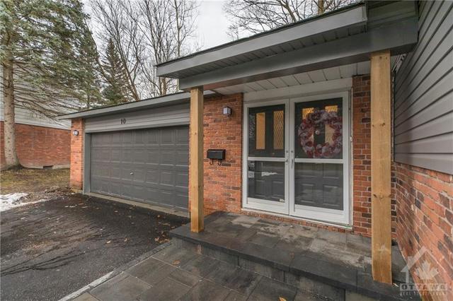 10 Weatherwood Crescent, House detached with 3 bedrooms, 2 bathrooms and 4 parking in Ottawa ON | Image 2