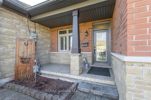 22 Conrad Pl, House attached with 2 bedrooms, 4 bathrooms and 3 parking in Grimsby ON | Image 1