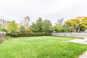 255 Cherryhill Rd, House detached with 3 bedrooms, 1 bathrooms and 4 parking in Oakville ON | Image 2