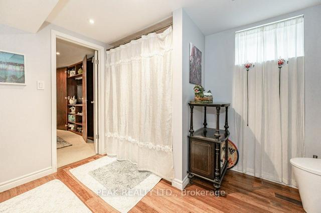 11 Valery Crt, House detached with 3 bedrooms, 2 bathrooms and 3 parking in Hamilton ON | Image 26