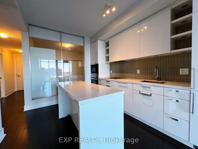 1506 - 32 Davenport Rd, Condo with 2 bedrooms, 2 bathrooms and 0 parking in Toronto ON | Image 5