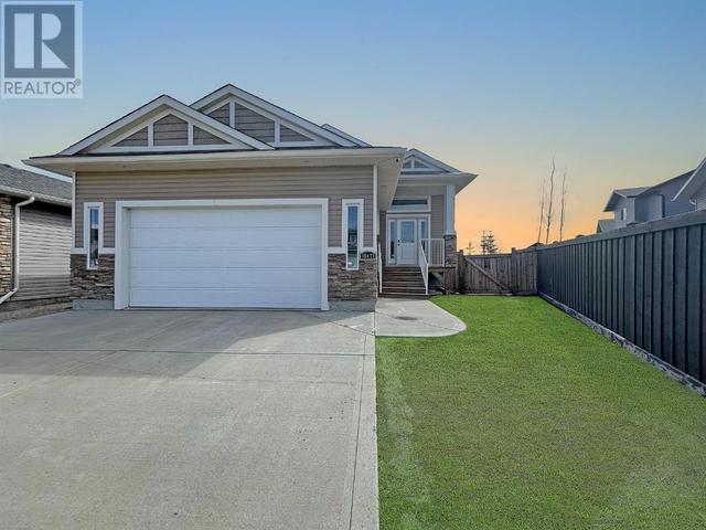 10477 128 Avenue, House detached with 4 bedrooms, 3 bathrooms and 4 parking in Grande Prairie AB | Card Image