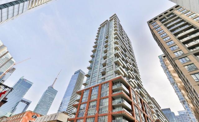 310 - 126 Simcoe St, Condo with 2 bedrooms, 1 bathrooms and 1 parking in Toronto ON | Image 1