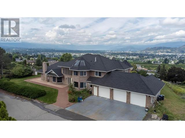 1135 Graf Road, House detached with 4 bedrooms, 4 bathrooms and 18 parking in Kelowna BC | Image 3