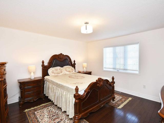 4969 Long Acre Dr, House attached with 3 bedrooms, 4 bathrooms and 2 parking in Mississauga ON | Image 18