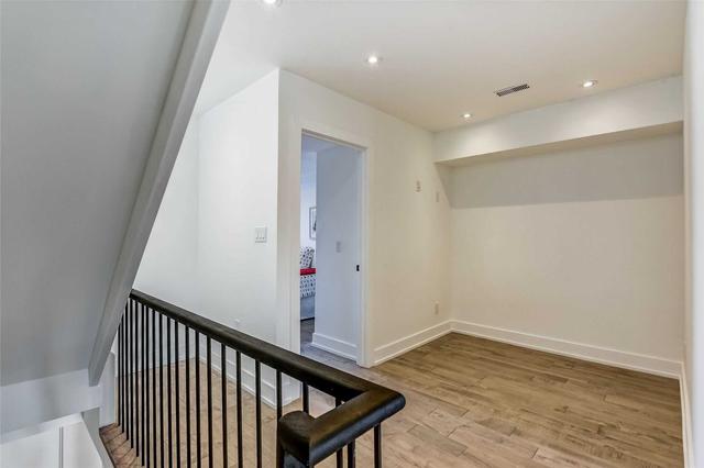472 Westmount Ave, House detached with 3 bedrooms, 4 bathrooms and 3 parking in Toronto ON | Image 6