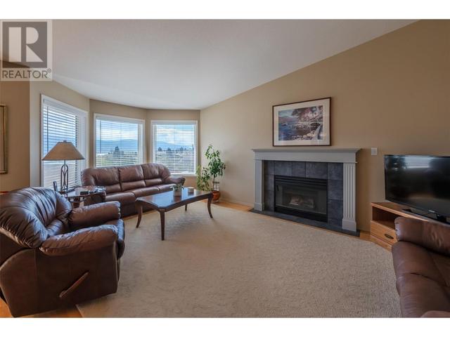6408 Harrison Heights, House detached with 4 bedrooms, 3 bathrooms and 2 parking in Summerland BC | Image 5