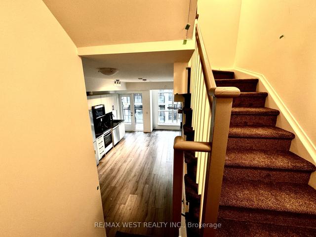 8 - 851 Sheppard Ave W, Townhouse with 2 bedrooms, 2 bathrooms and 1 parking in Toronto ON | Image 2