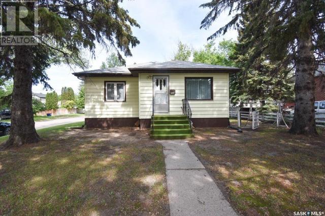 2301 Herman Avenue, House detached with 3 bedrooms, 2 bathrooms and null parking in Saskatoon SK | Card Image