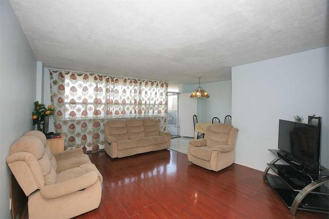 809 - 80 Grandravine Dr, Condo with 3 bedrooms, 2 bathrooms and 1 parking in Toronto ON | Image 4