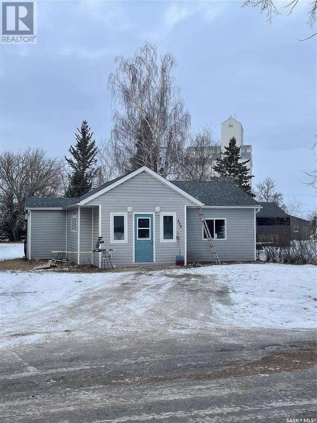 230 Oak Street, House detached with 2 bedrooms, 1 bathrooms and null parking in Porcupine Plain SK | Image 1