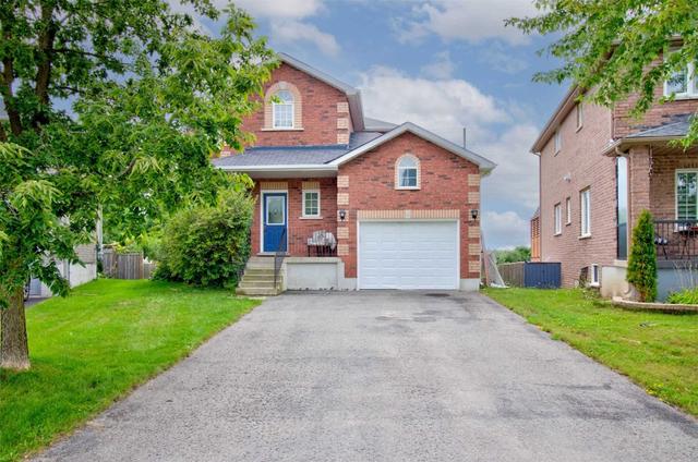 50 Humber St, House detached with 3 bedrooms, 3 bathrooms and 5 parking in Barrie ON | Image 1