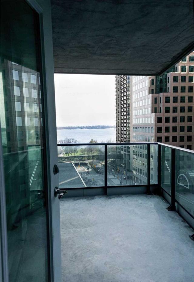 1112 - 33 Bay St, Condo with 2 bedrooms, 2 bathrooms and 1 parking in Toronto ON | Image 4