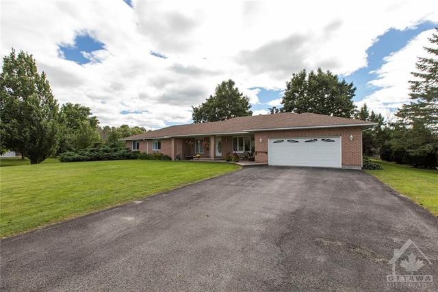 28 South Point Drive, House detached with 3 bedrooms, 3 bathrooms and 8 parking in Rideau Lakes ON | Image 2