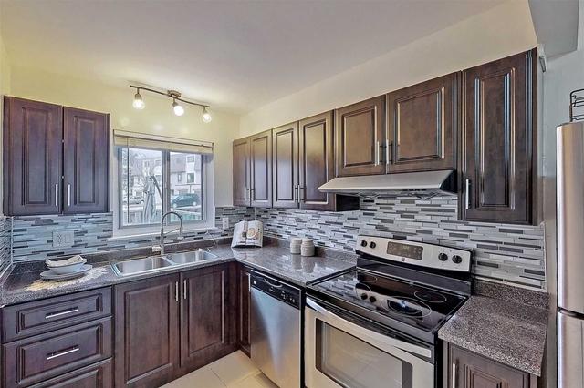 37 - 37 Fleetwood Cres, Townhouse with 3 bedrooms, 2 bathrooms and 2 parking in Brampton ON | Image 7