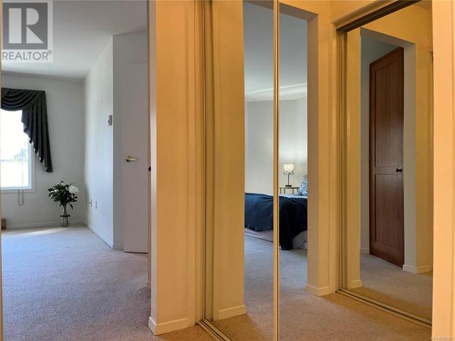 Full length mirrors on closet doors | Image 14