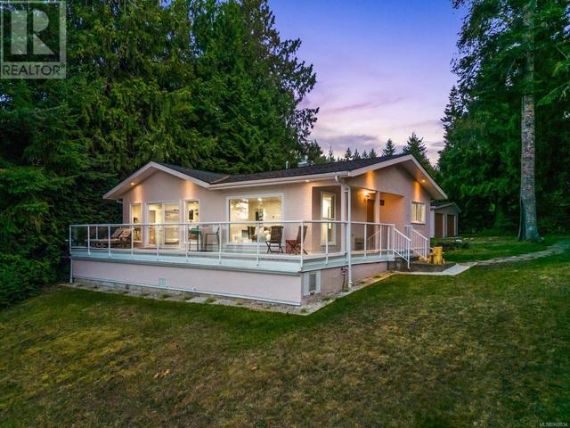 7770 Ships Point Rd, House detached with 2 bedrooms, 2 bathrooms and 4 parking in Comox Valley A BC | Image 32