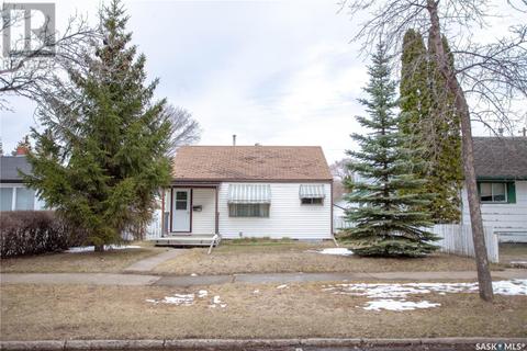 429 1st Street E, House detached with 3 bedrooms, 2 bathrooms and null parking in Saskatoon SK | Card Image