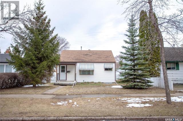 429 1st Street E, House detached with 3 bedrooms, 2 bathrooms and null parking in Saskatoon SK | Image 1