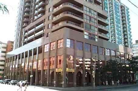 1013 - 736 Bay St, Condo with 1 bedrooms, 1 bathrooms and 0 parking in Toronto ON | Image 1