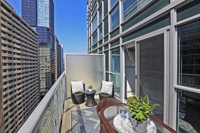 1114 - 386 Yonge St, Condo with 1 bedrooms, 2 bathrooms and 0 parking in Toronto ON | Image 10