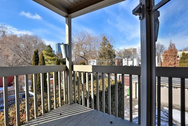 Upper - 382 Hillsdale Ave, House detached with 2 bedrooms, 1 bathrooms and 1 parking in Toronto ON | Image 12