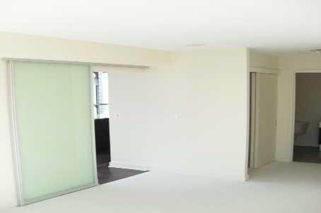 802 - 110 Charles St, Condo with 2 bedrooms, 2 bathrooms and null parking in Toronto ON | Image 5