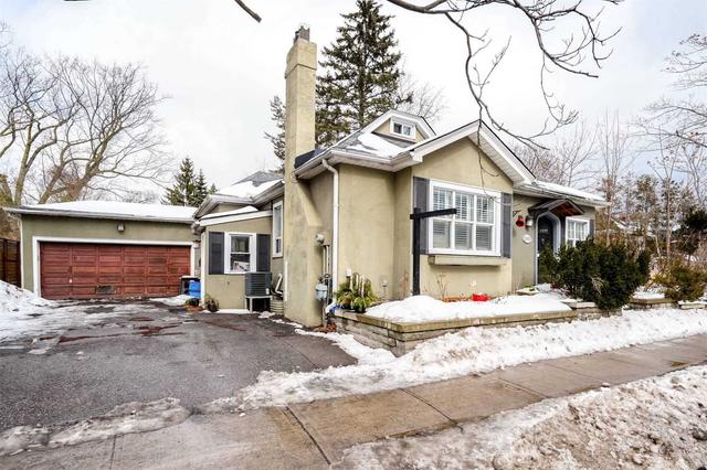 1033 Lorne Park Rd, House detached with 3 bedrooms, 2 bathrooms and 5 parking in Mississauga ON | Image 2