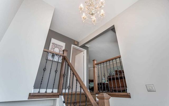 7276 Sills Rd, House semidetached with 3 bedrooms, 2 bathrooms and 4 parking in Mississauga ON | Image 22