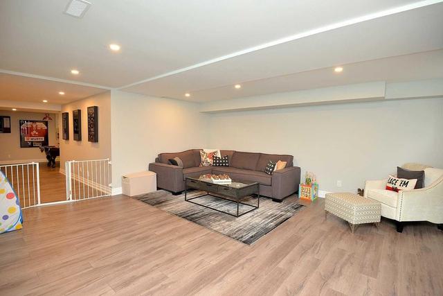 873 Eagle Dr, House detached with 4 bedrooms, 3 bathrooms and 6 parking in Burlington ON | Image 16